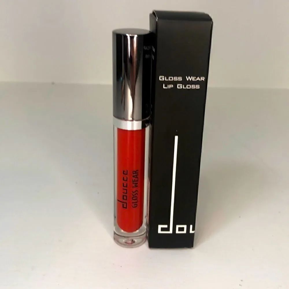 New in box Doucce Gloss wear shiny lip gloss in Color 770 dark coral